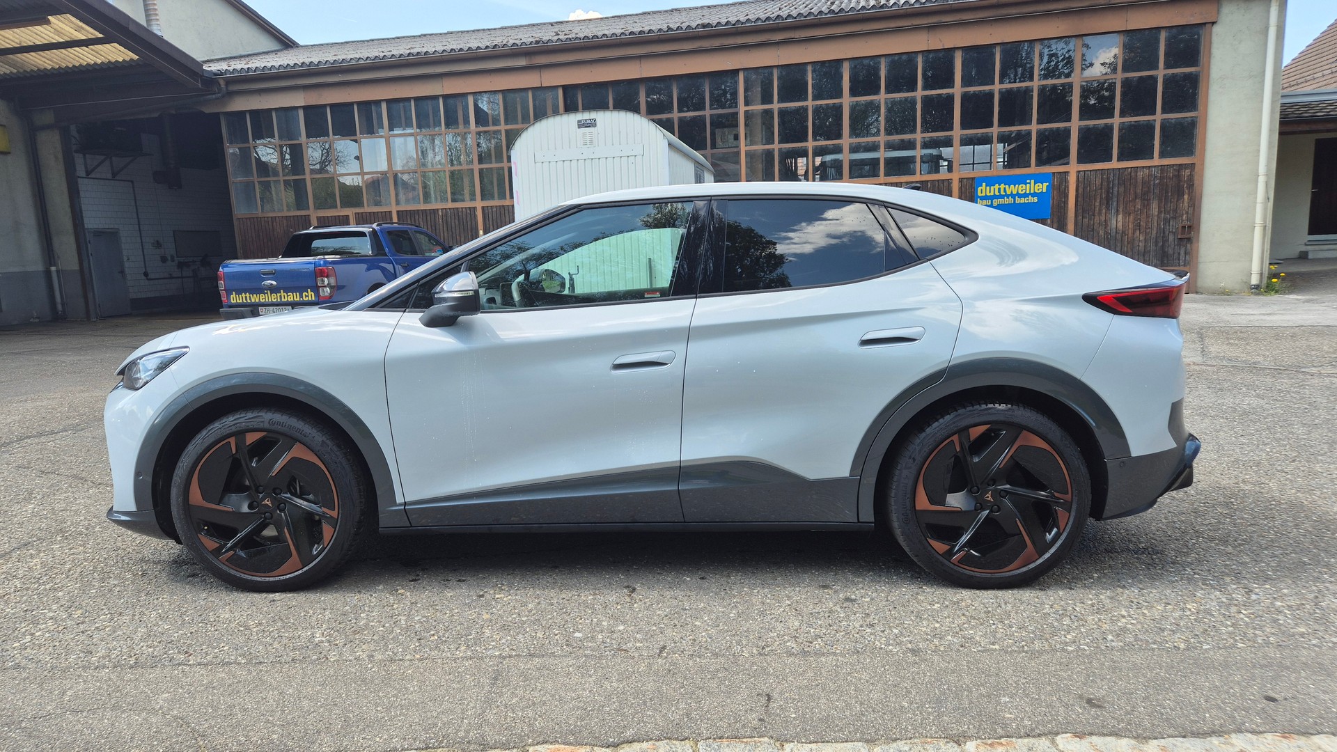 CUPRA Tavascan Type 9 77 kWh VZ Adrenaline-showroom-element-1