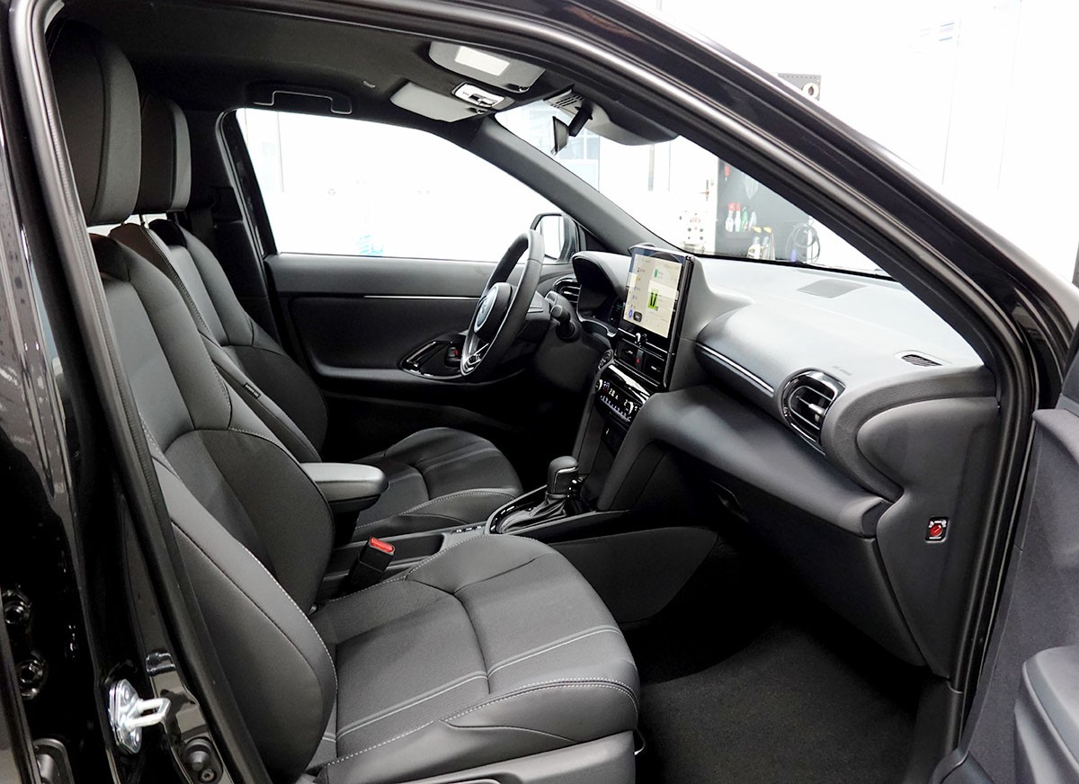 TOYOTA Yaris Cross 1.5 Premium 2WD e-CVT MY 2026-image-4