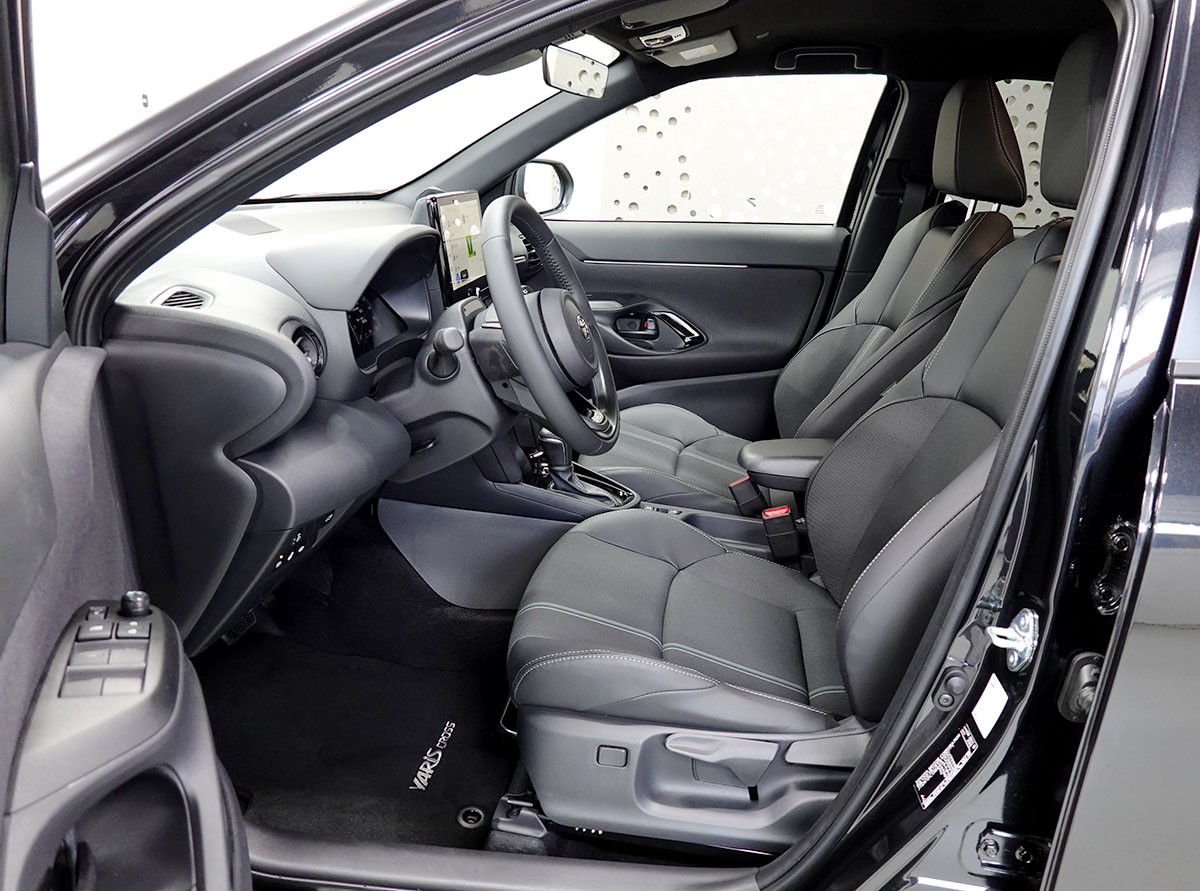 TOYOTA Yaris Cross 1.5 Premium 2WD e-CVT MY 2026-image-5