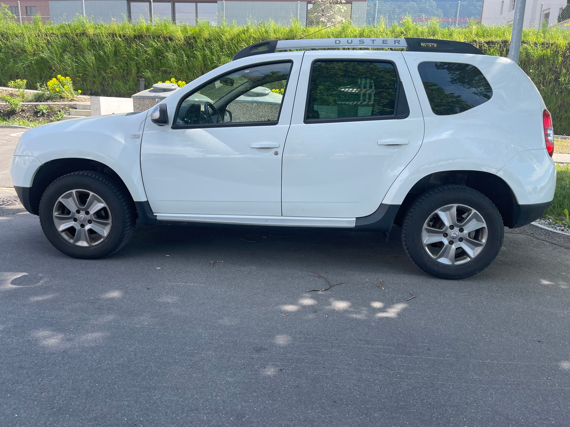 DACIA Duster 1.6 Celebration 4x4-image-1