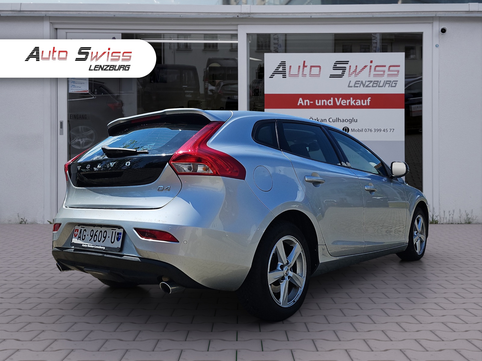 VOLVO V40 D4 Momentum Geartronic-image-3