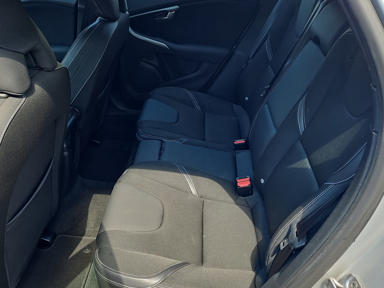 VOLVO V40 D4 Momentum Geartronic-image-15