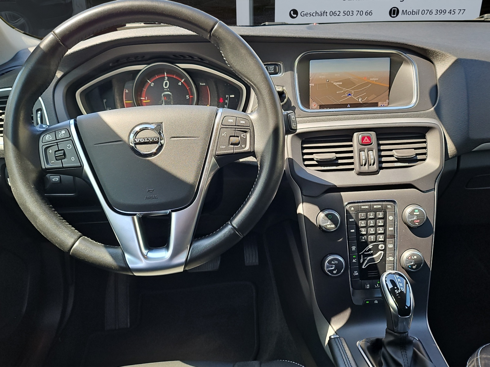 VOLVO V40 D4 Momentum Geartronic-image-10
