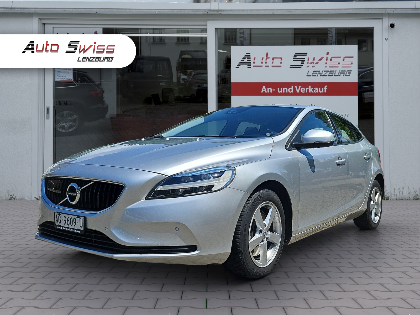VOLVO V40 D4 Momentum Geartronic-image-1
