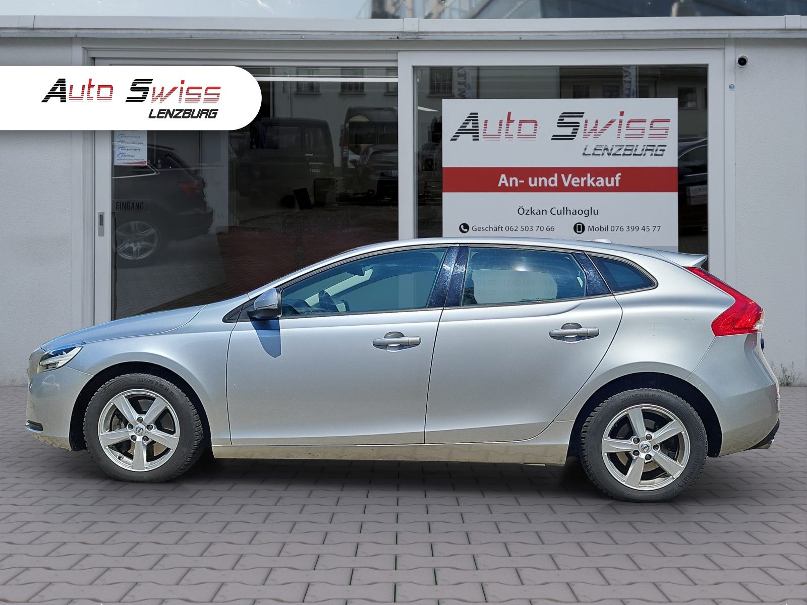 VOLVO V40 D4 Momentum Geartronic-image-4