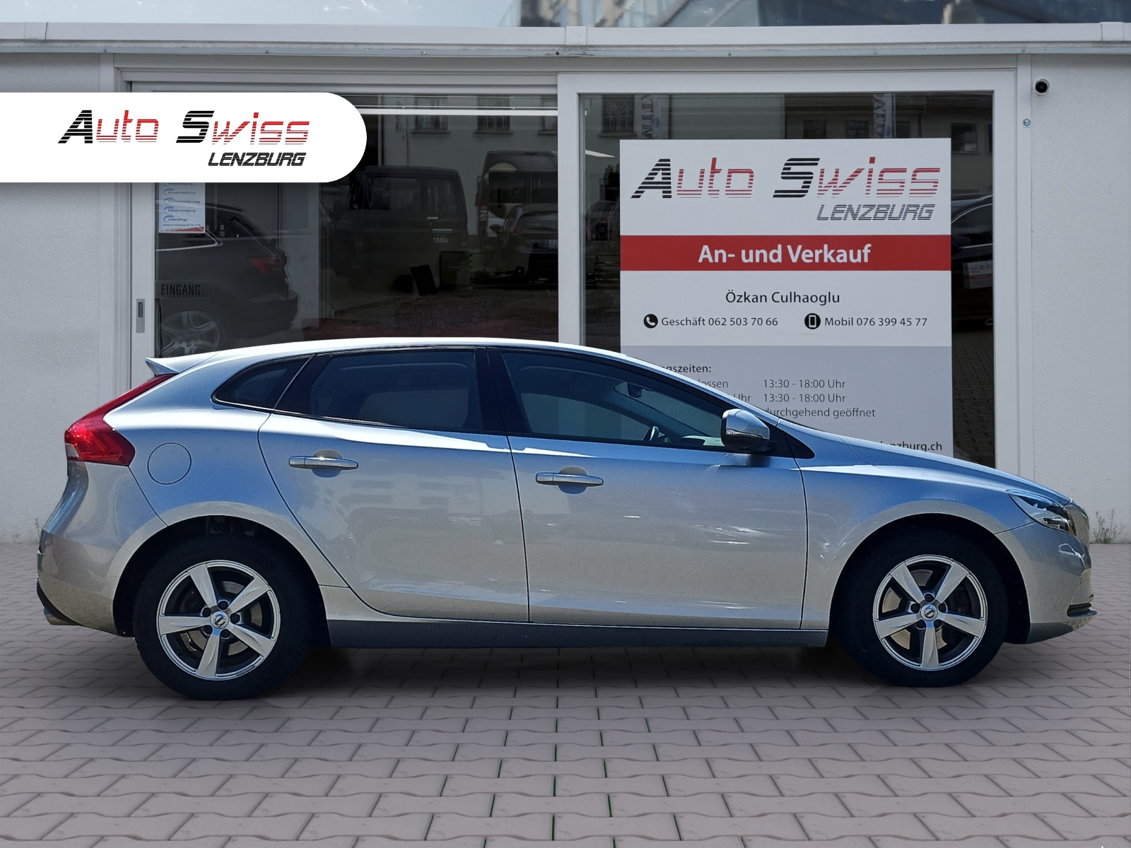 VOLVO V40 D4 Momentum Geartronic-image-6