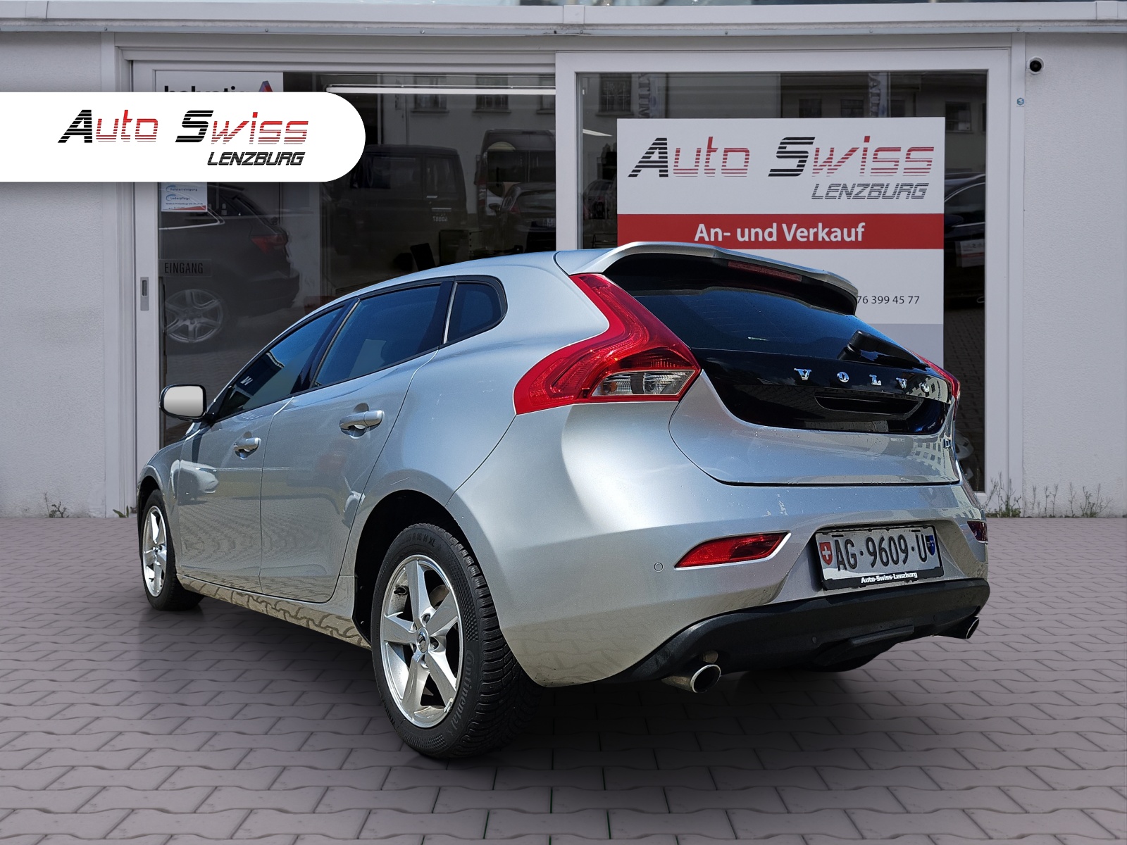VOLVO V40 D4 Momentum Geartronic-image-2