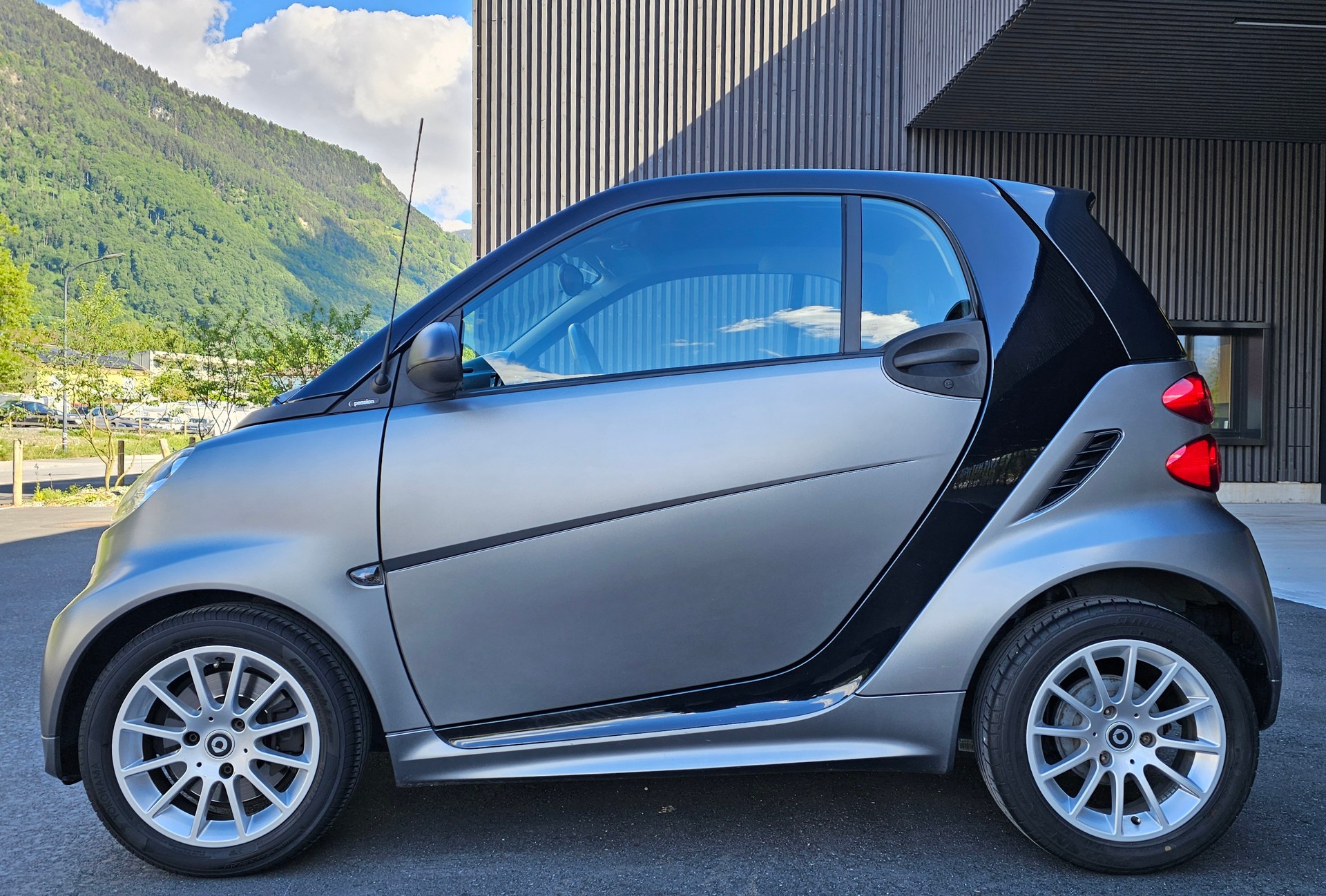 SMART fortwo pearlgrey softouch-image-1