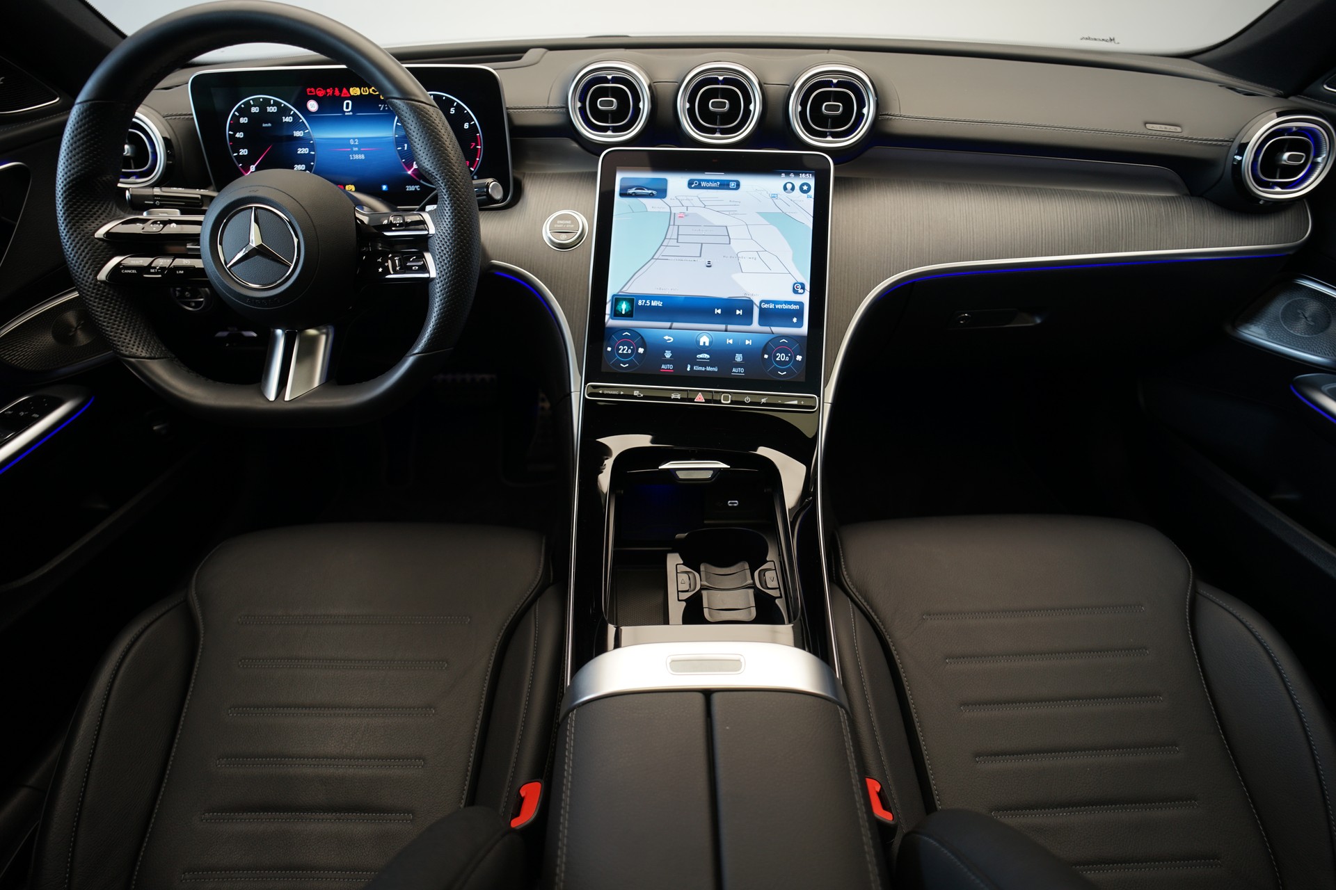 MERCEDES-BENZ C 200 4Matic AMG Line *CH-Fahrzeug*-image-12