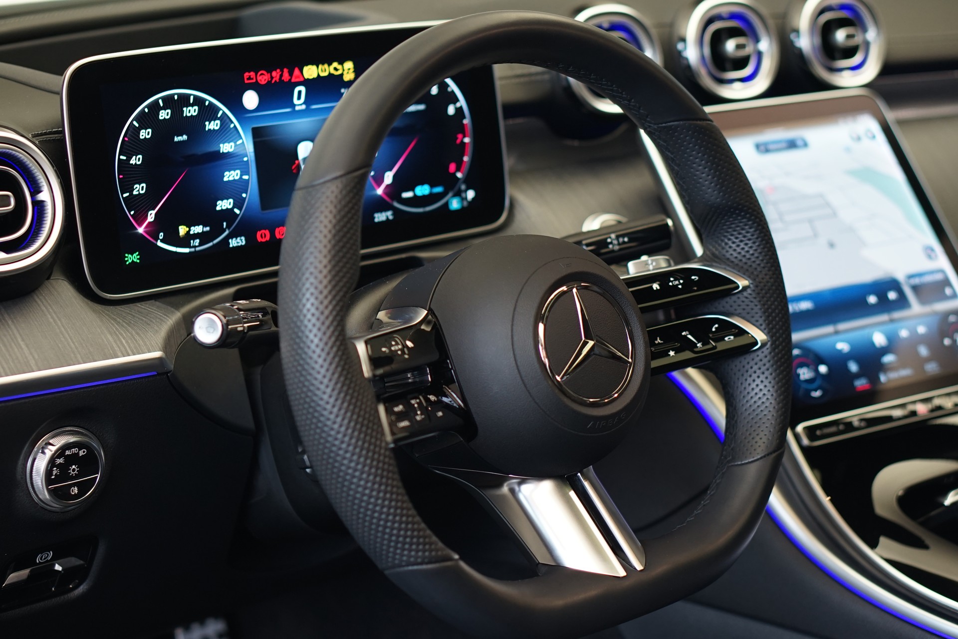 MERCEDES-BENZ C 200 4Matic AMG Line *CH-Fahrzeug*-image-30