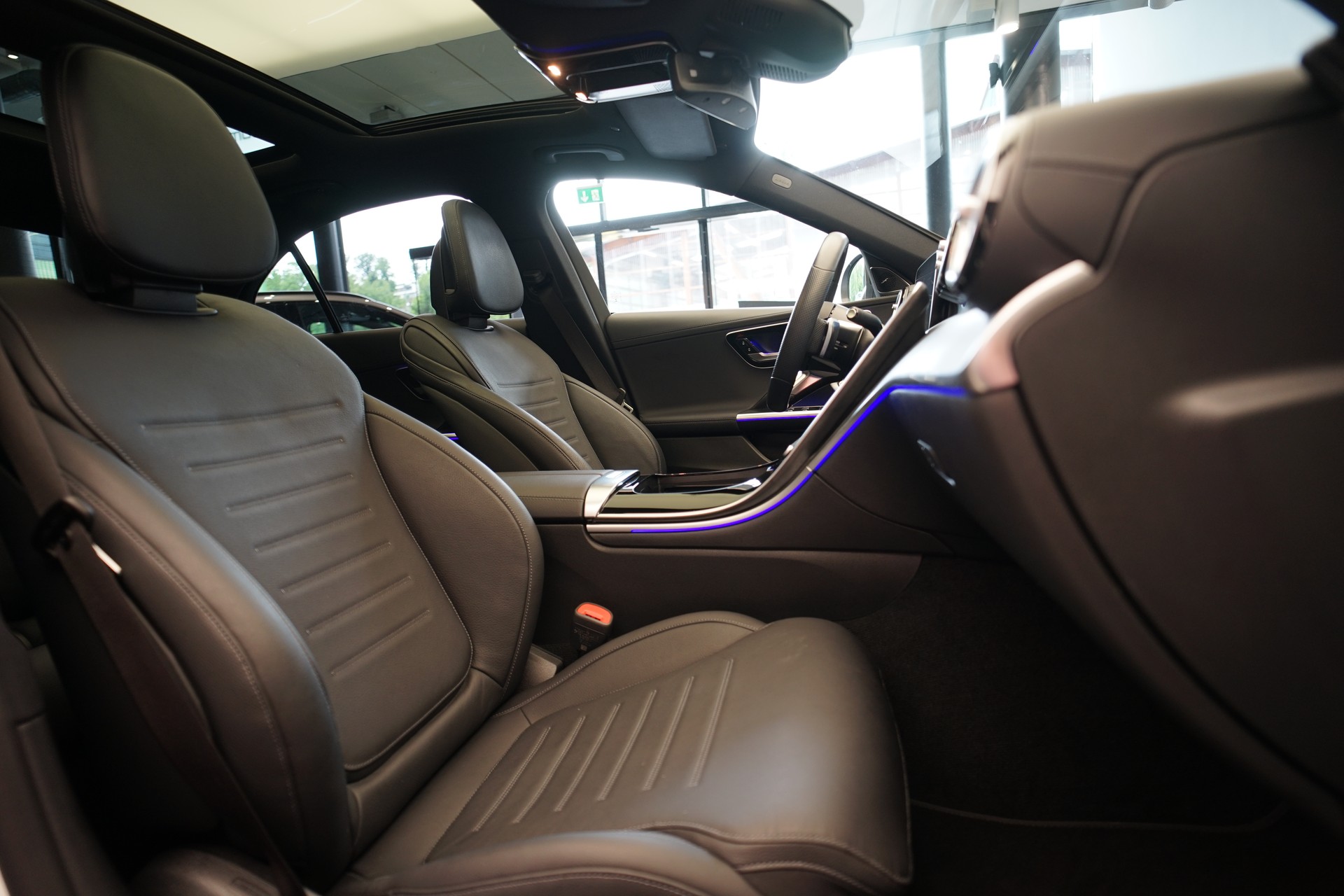MERCEDES-BENZ C 200 4Matic AMG Line *CH-Fahrzeug*-image-19