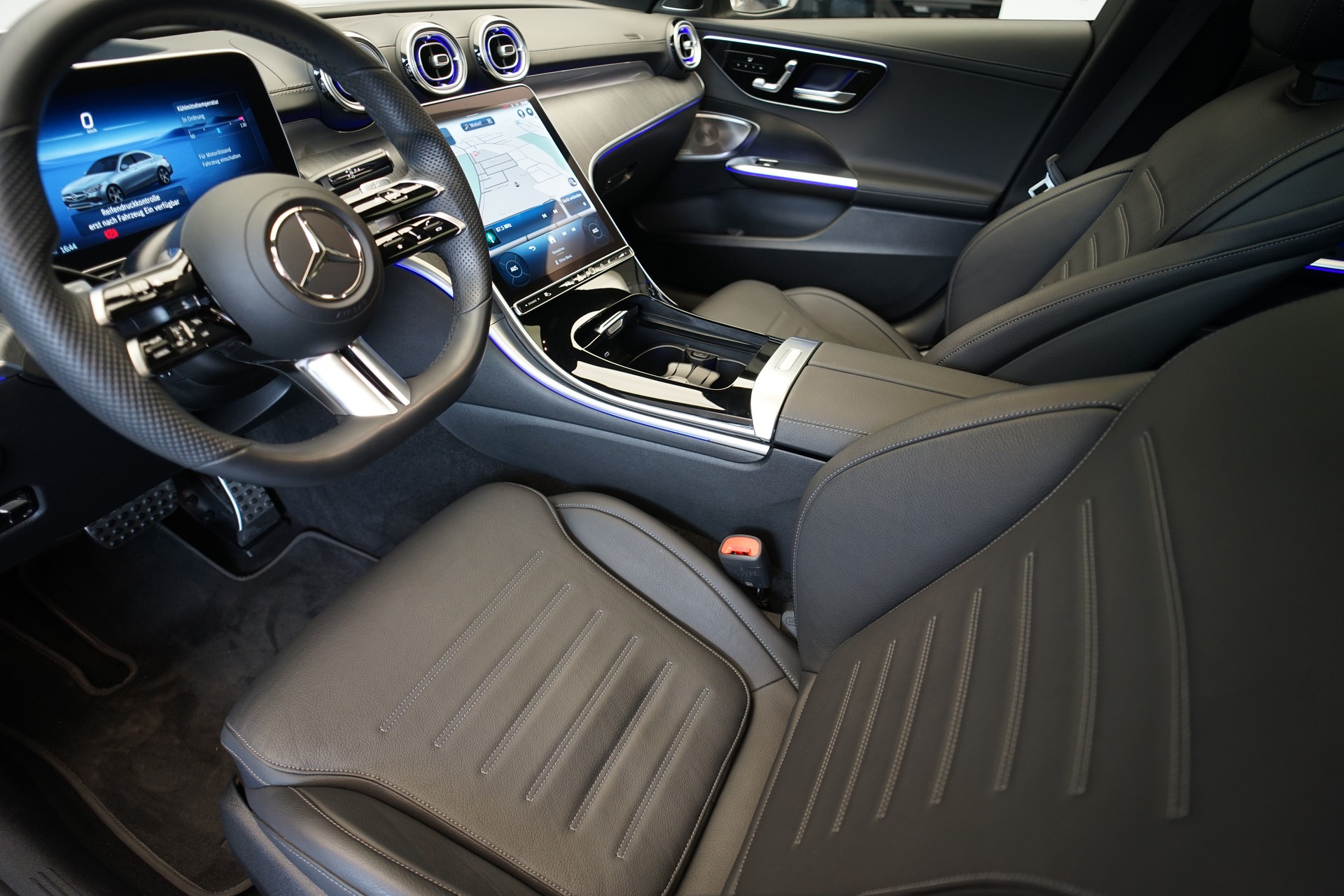 MERCEDES-BENZ C 200 4Matic AMG Line *CH-Fahrzeug*-image-13