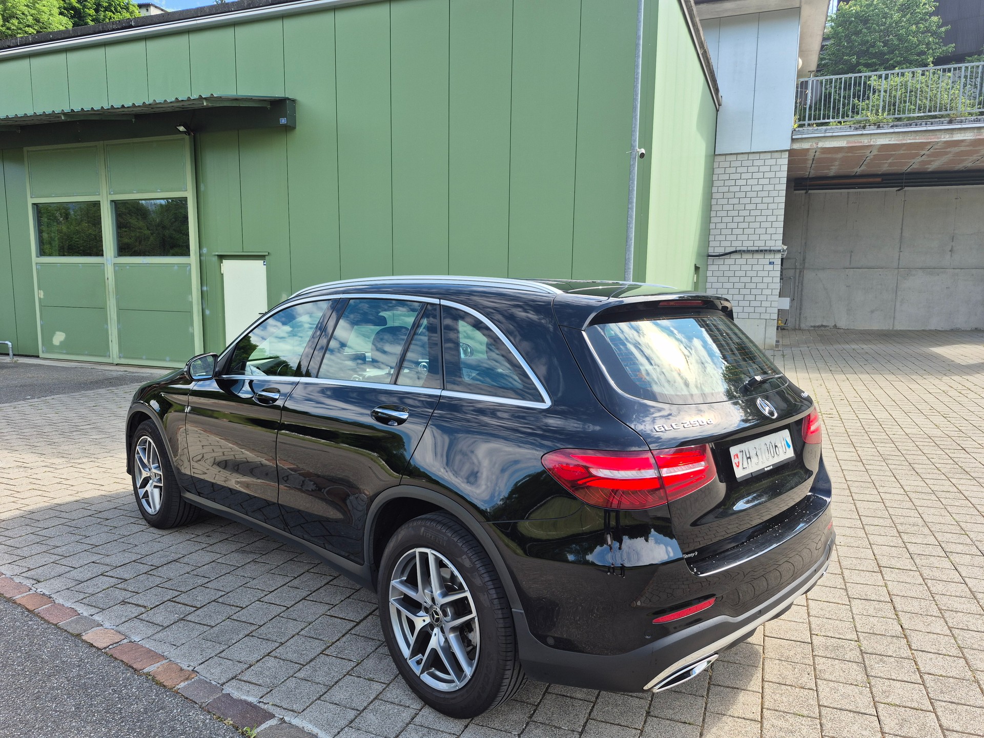 MERCEDES-BENZ GLC 250 d AMG Line 4Matic 9G-Tronic-image-4