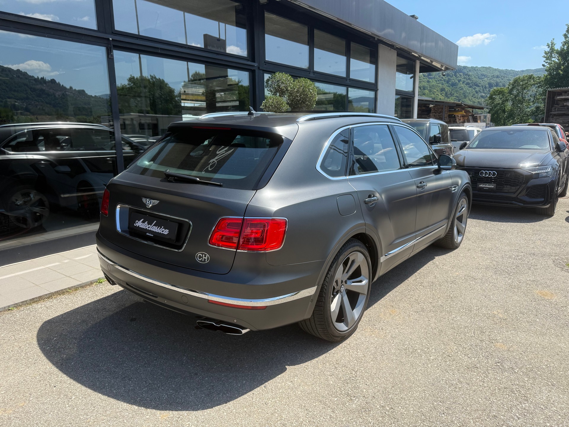 BENTLEY Bentayga V8-image-7