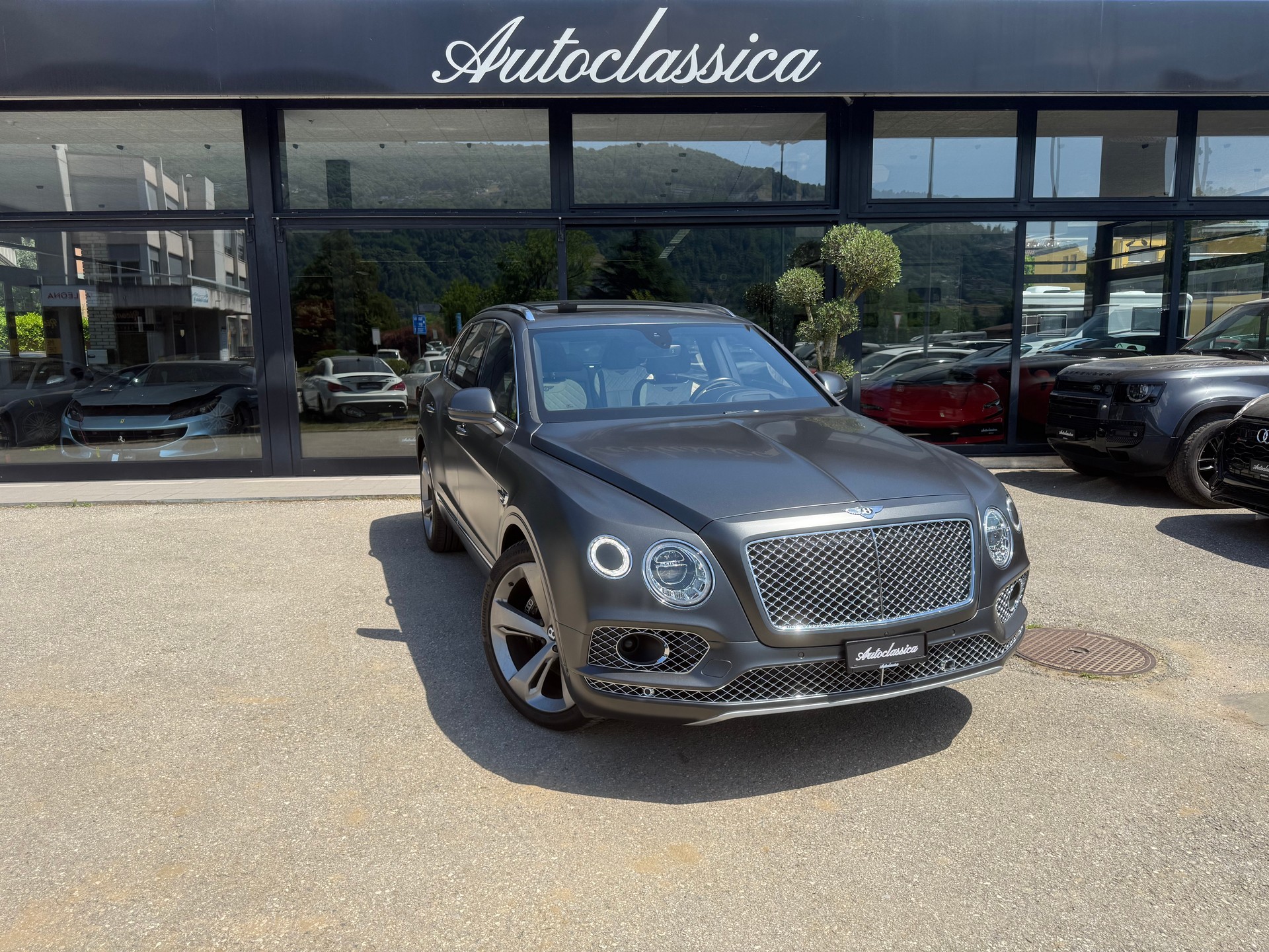BENTLEY Bentayga V8