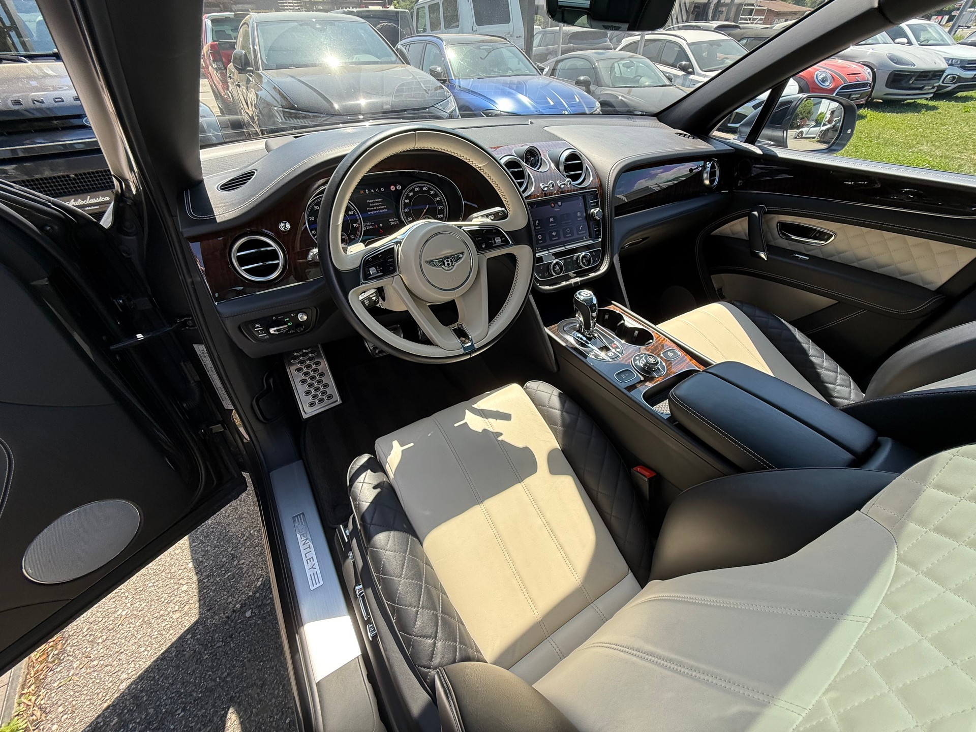 BENTLEY Bentayga V8-image-9