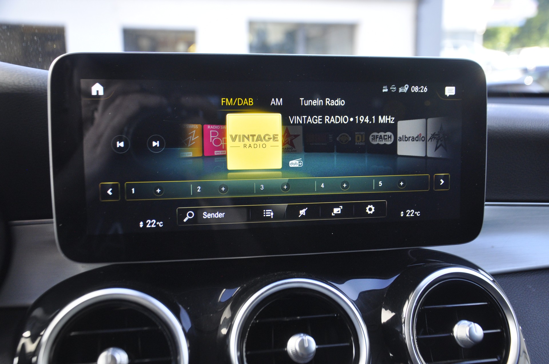 MERCEDES-BENZ GLC 300 e AMG Line 4Matic 9G-Tronic I Anhängerkupplung-image-11