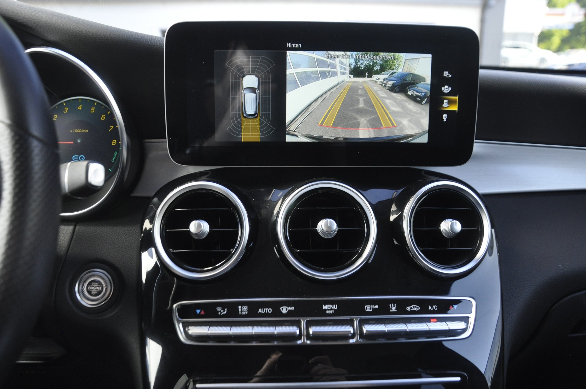 MERCEDES-BENZ GLC 300 e AMG Line 4Matic 9G-Tronic I Anhängerkupplung-image-10