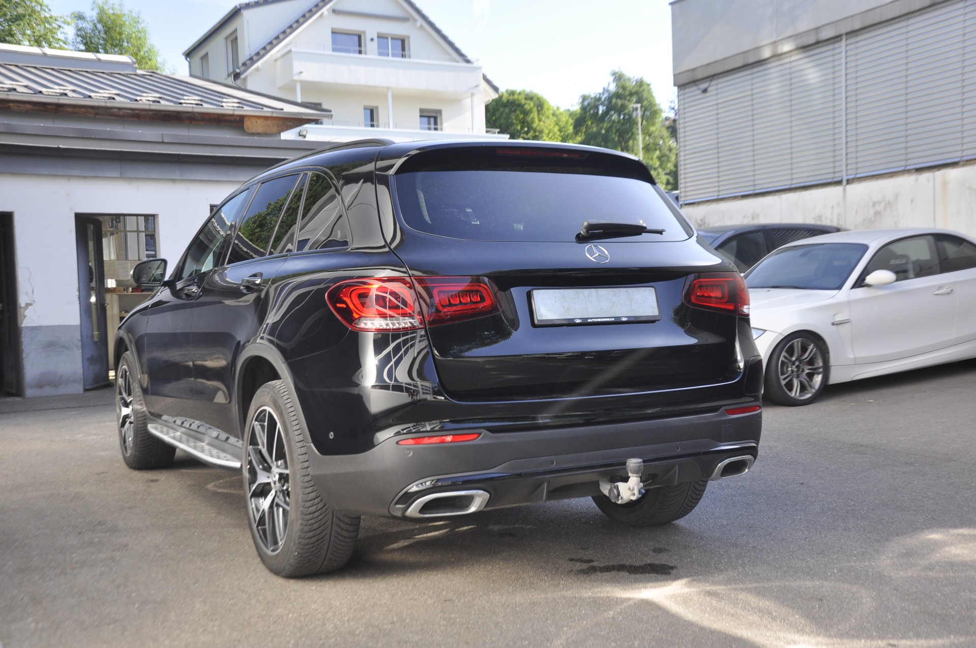 MERCEDES-BENZ GLC 300 e AMG Line 4Matic 9G-Tronic I Anhängerkupplung-image-15