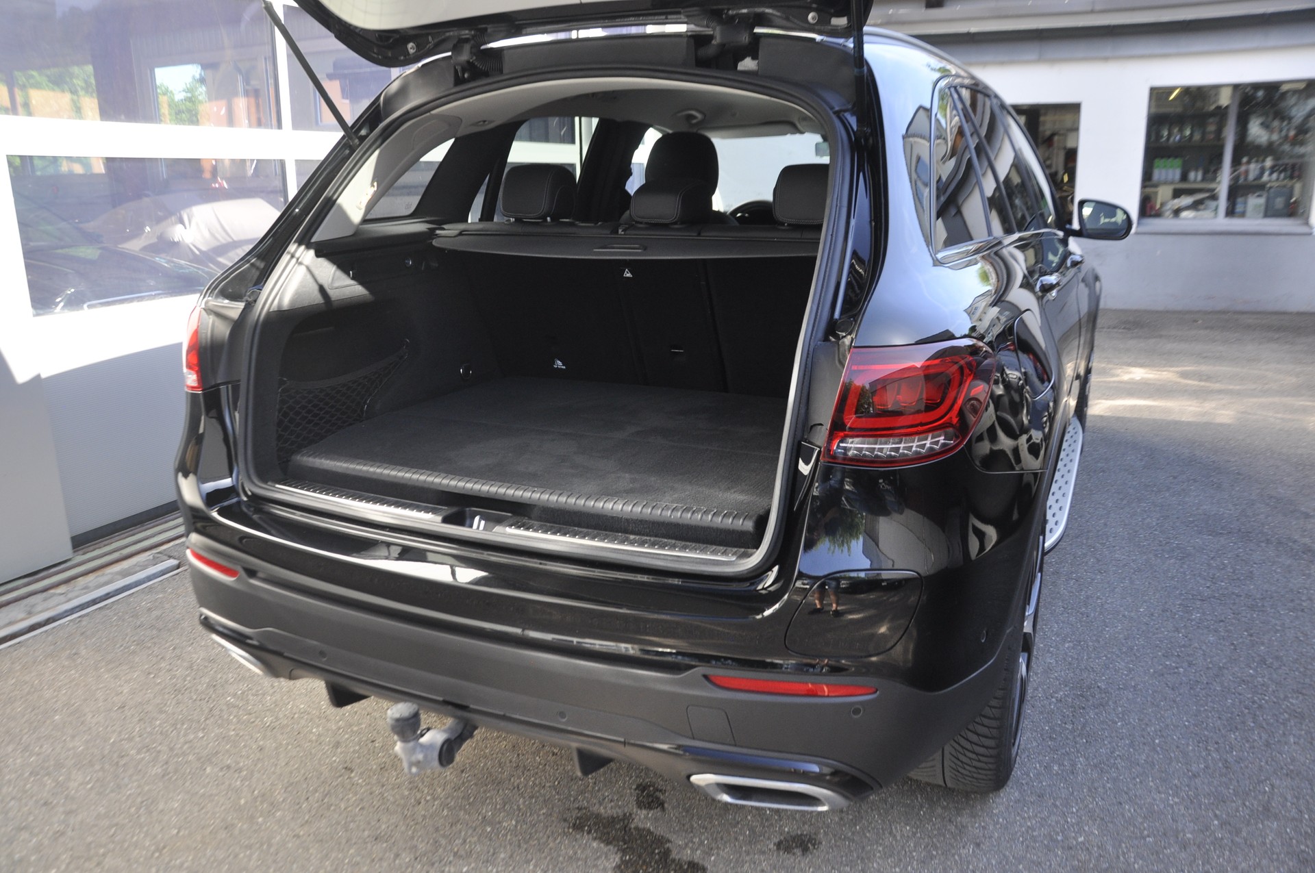MERCEDES-BENZ GLC 300 e AMG Line 4Matic 9G-Tronic I Anhängerkupplung-image-14