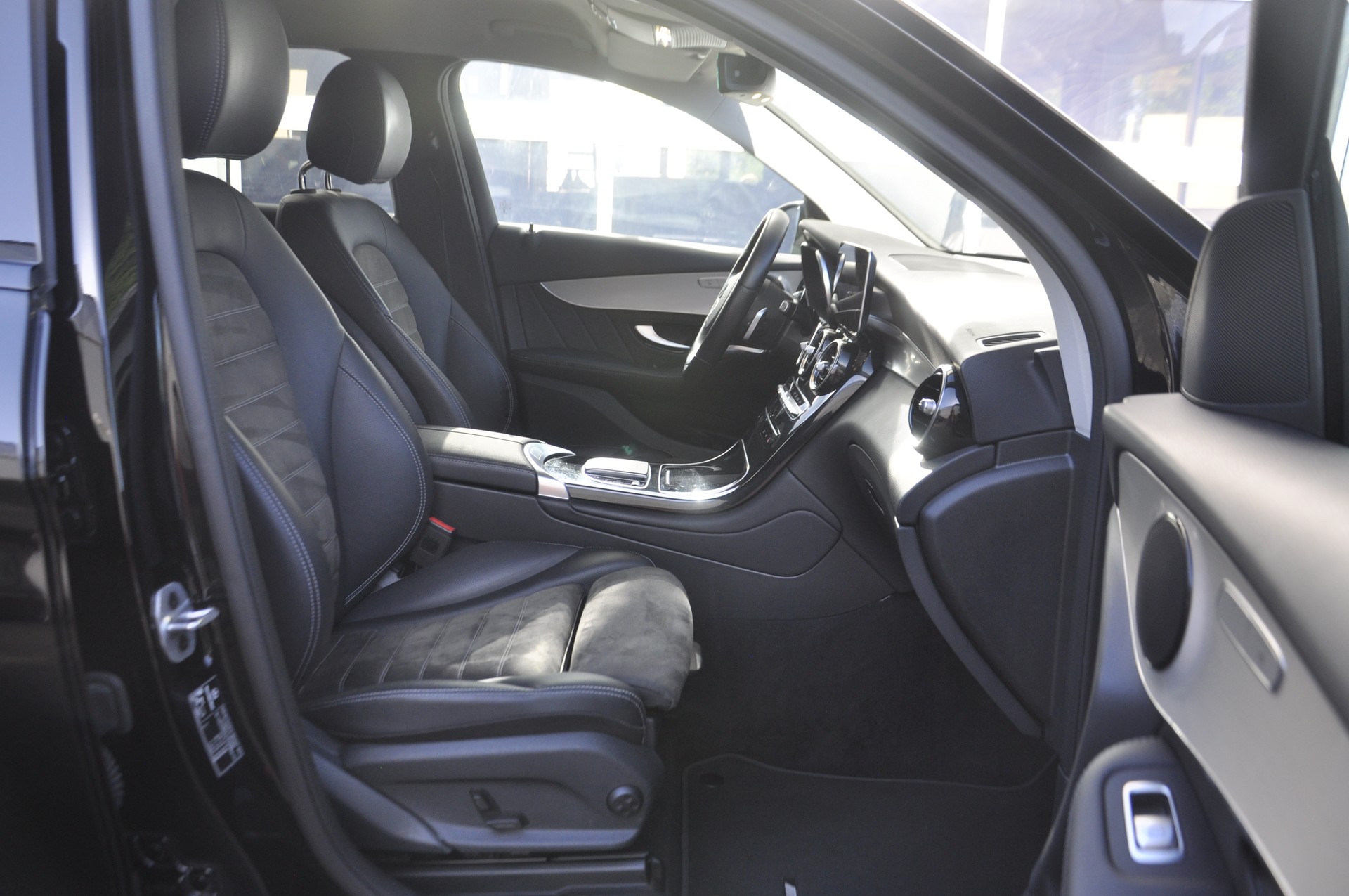 MERCEDES-BENZ GLC 300 e AMG Line 4Matic 9G-Tronic I Anhängerkupplung-image-6