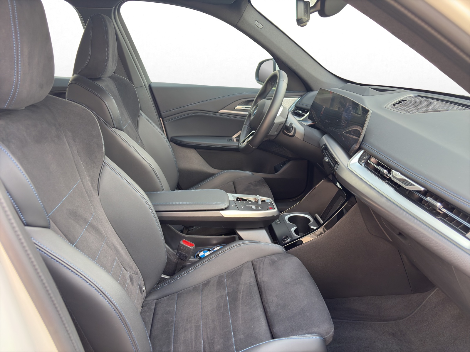 BMW iX1 30 xDrive-image-15