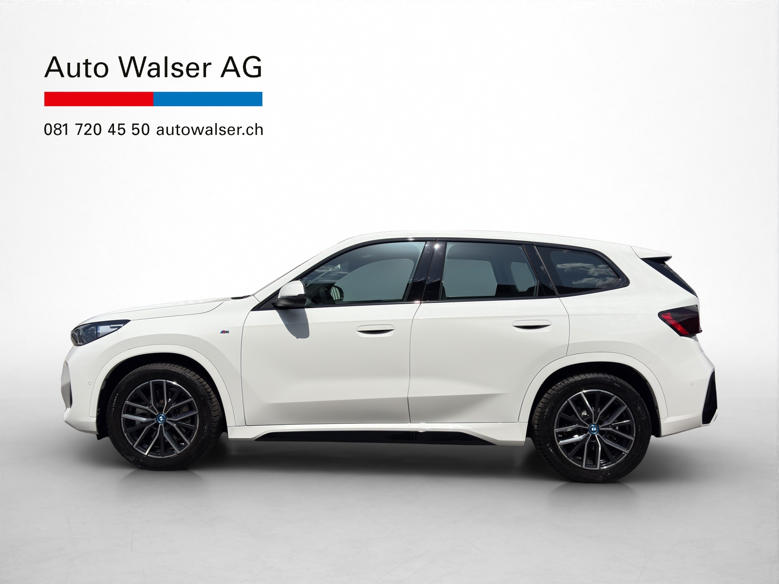 BMW iX1 30 xDrive-showroom-element-1