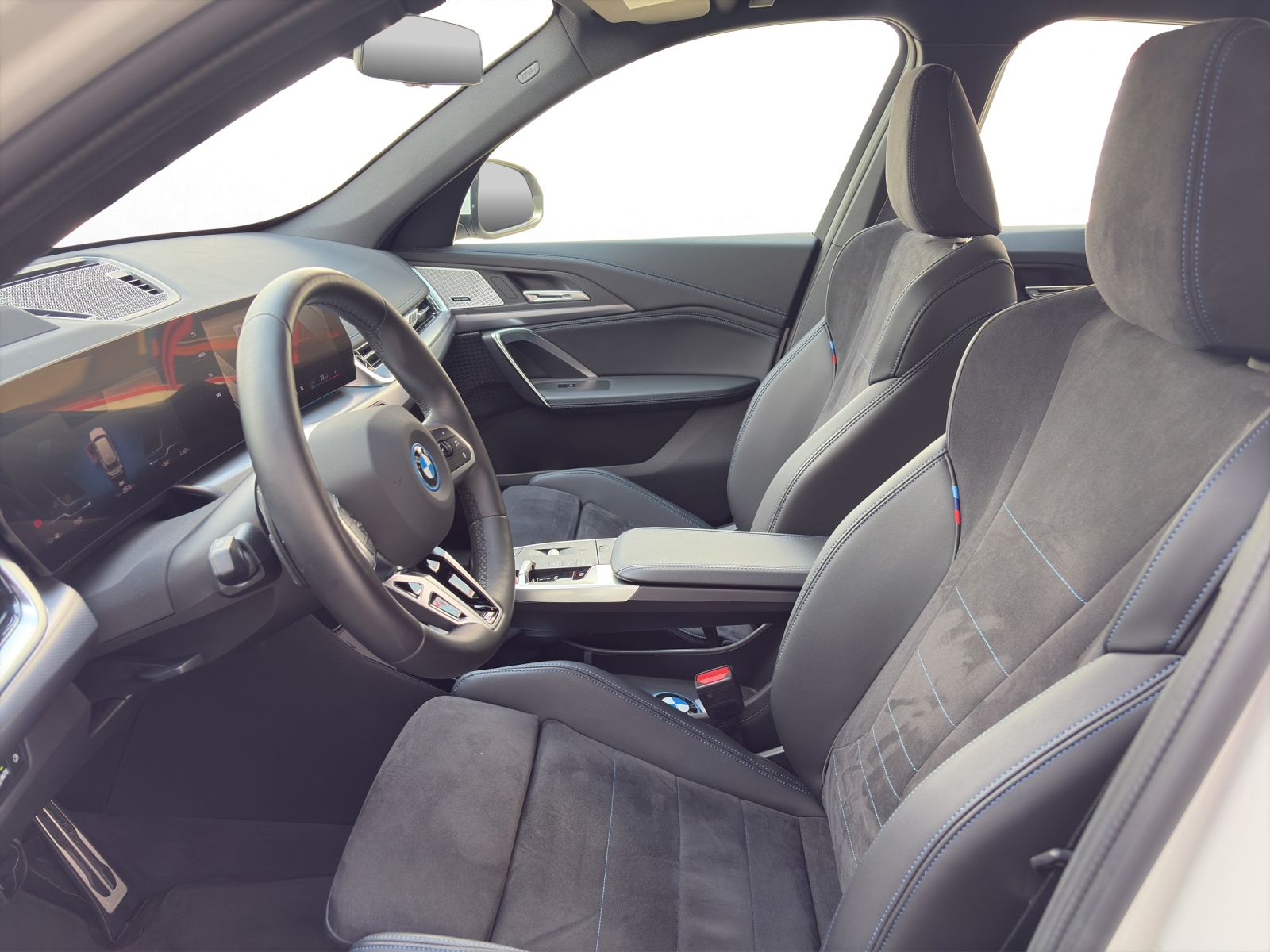 BMW iX1 30 xDrive-image-9