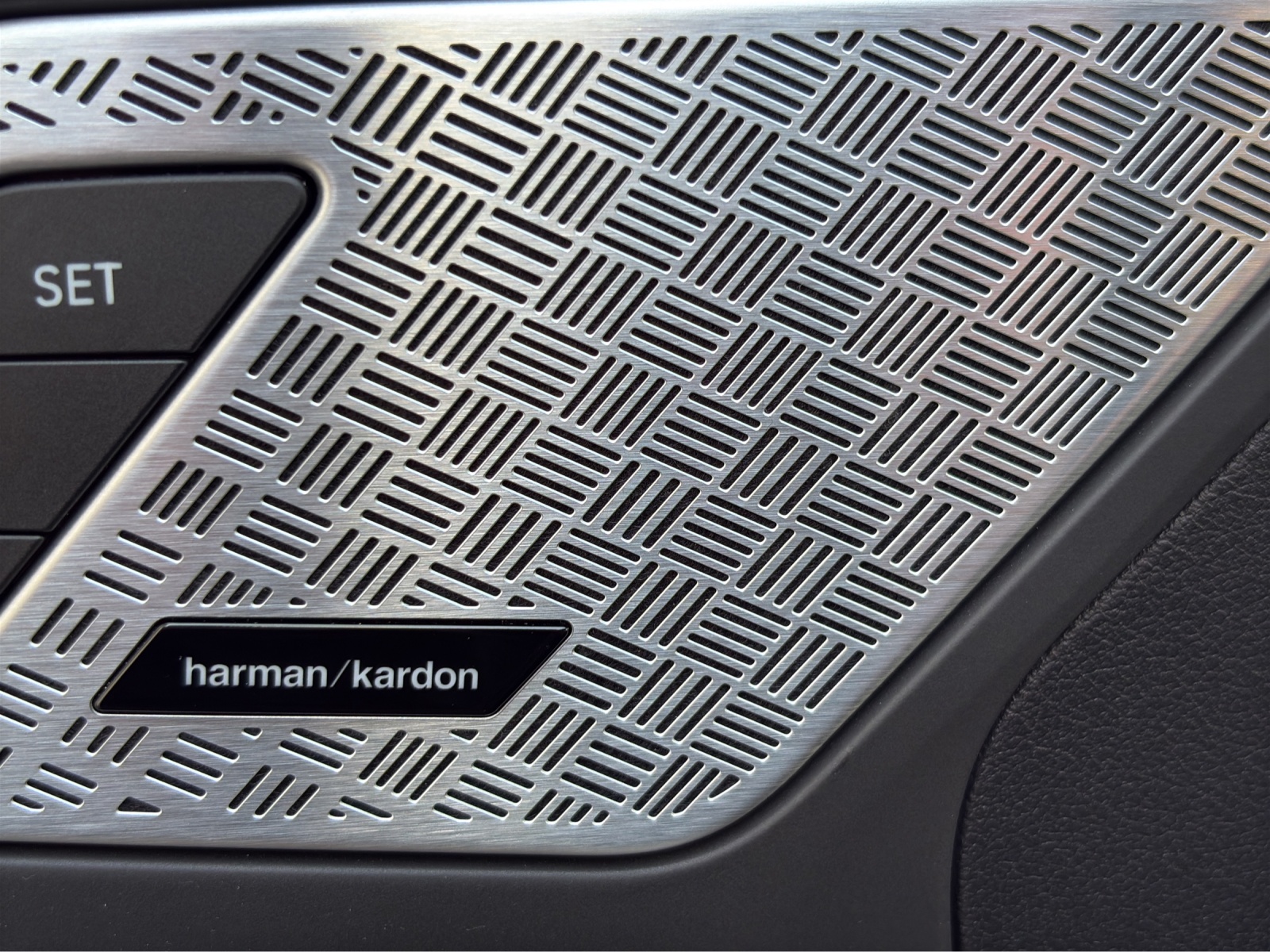 BMW iX1 30 xDrive-image-18