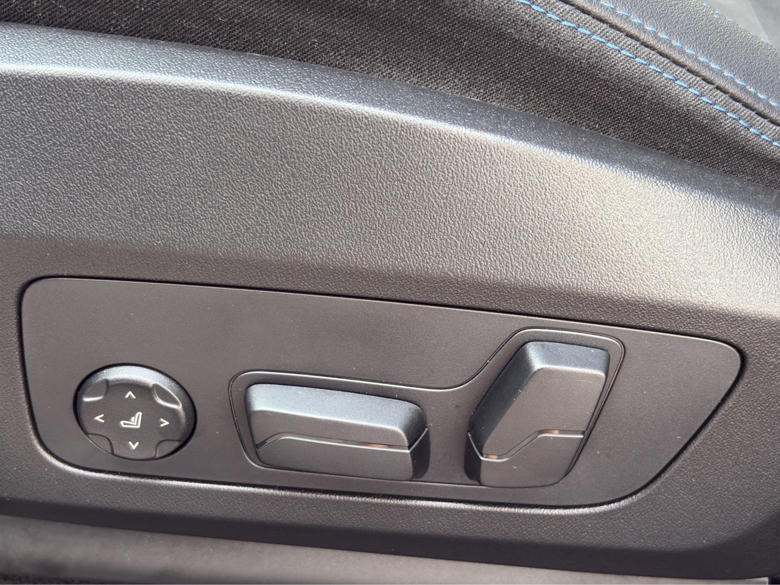 BMW iX1 30 xDrive-image-17