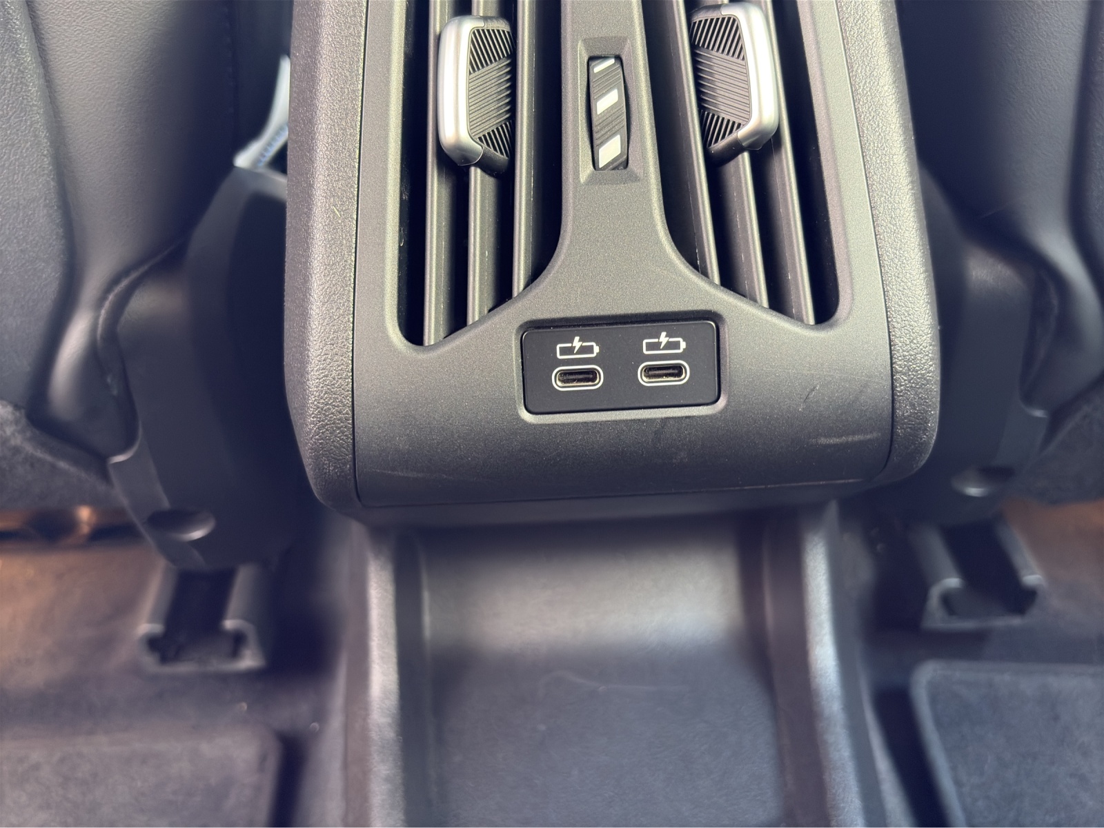 BMW iX1 30 xDrive-image-14