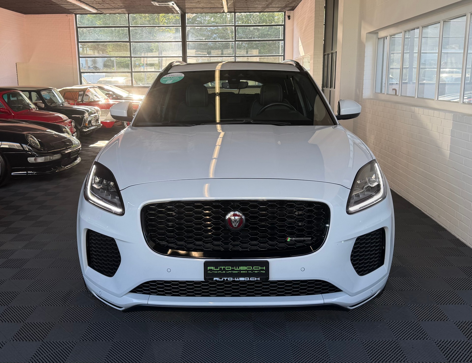 JAGUAR E-Pace P200 R-Dynamic AWD Automatik-image-6