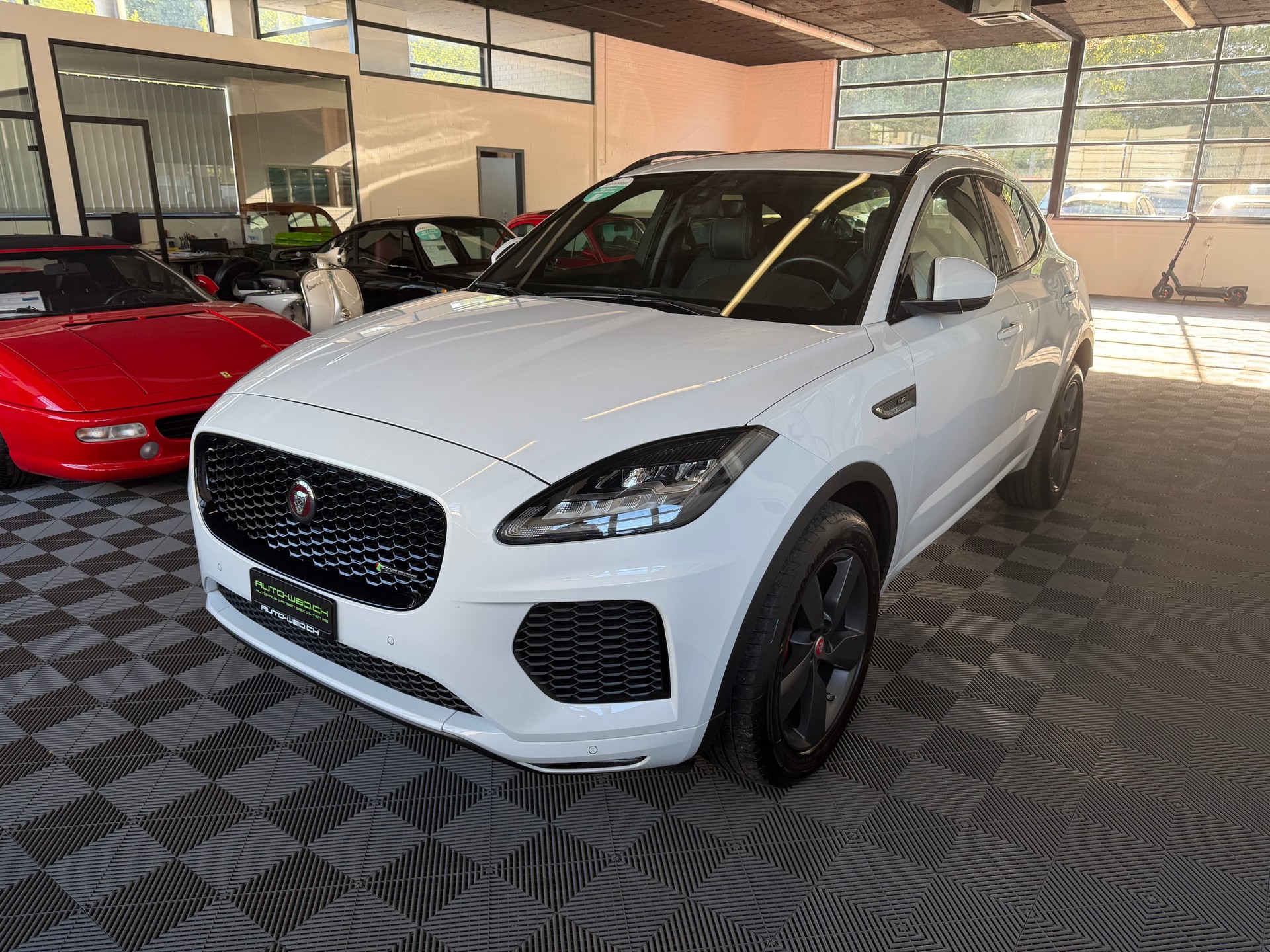 JAGUAR E-Pace P200 R-Dynamic AWD Automatik-image-5