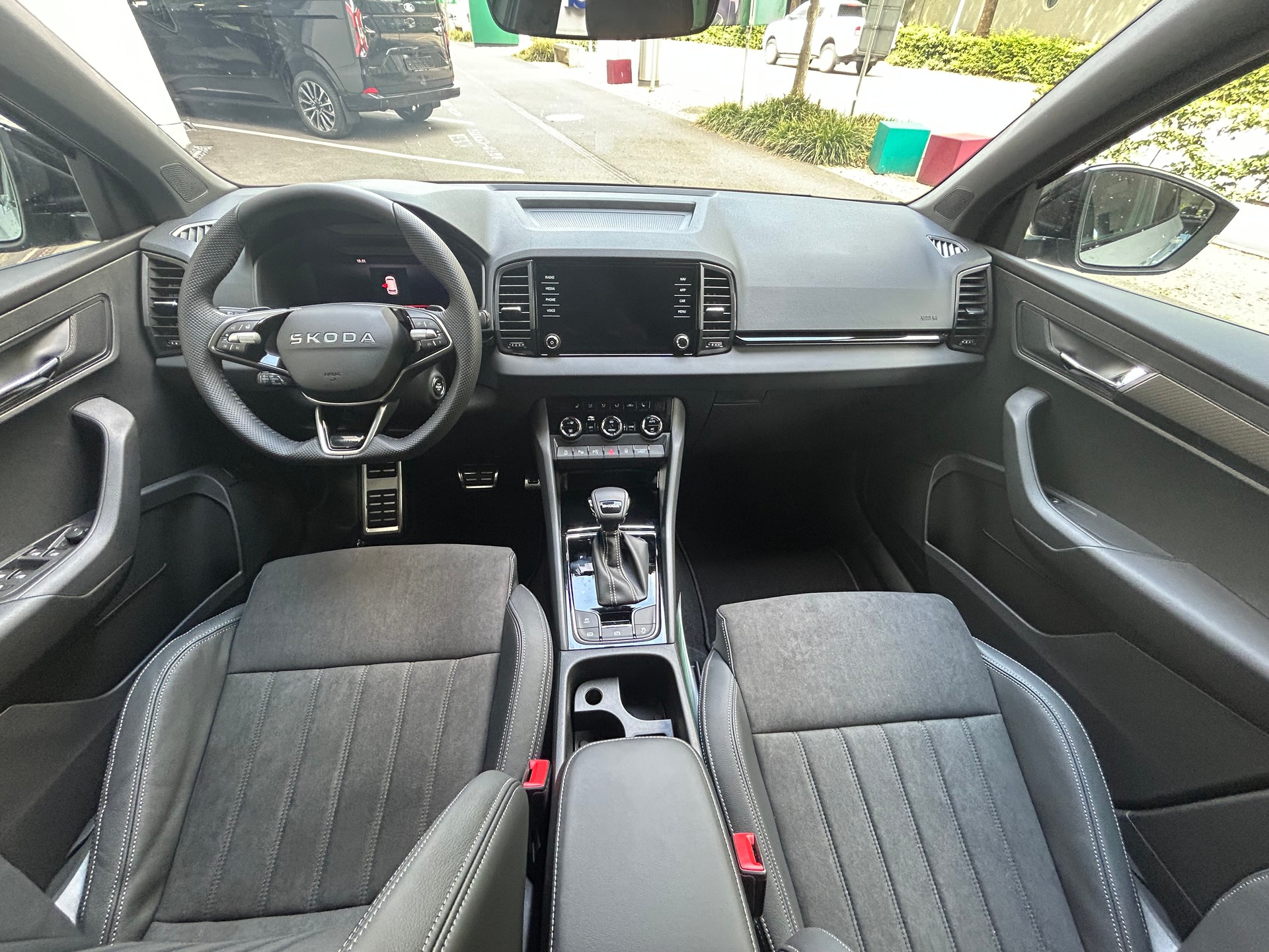 SKODA Karoq 1.5 TSI SportLine DSG-image-8
