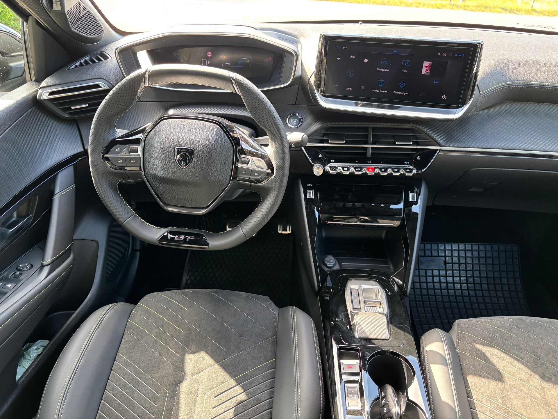 PEUGEOT 208 1.2 MHEV 145 GT-image-9