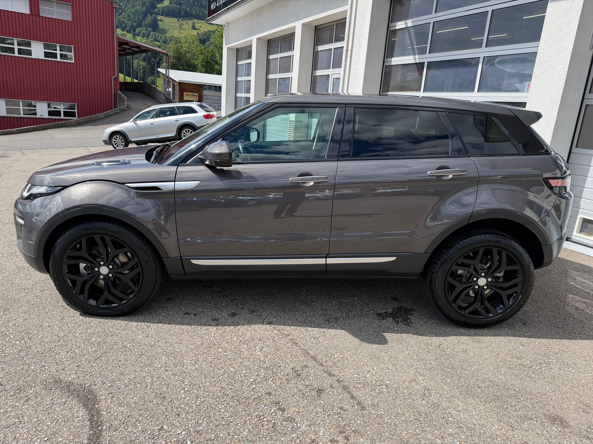 LAND ROVER Range Rover Evoque 2.0 TD4 Pure AT9-showroom-element-1