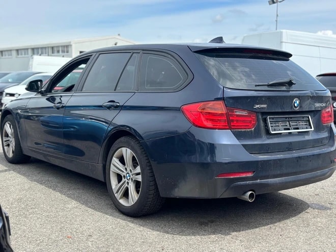 BMW 320d xDrive Touring Sport Line Steptronic-image-3