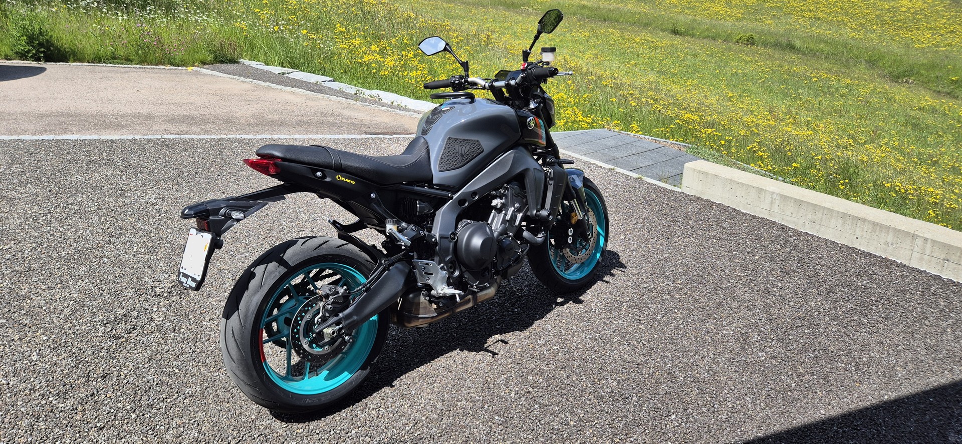 YAMAHA MT-09-image-2