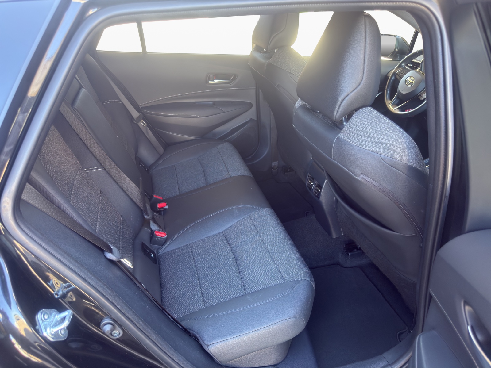 TOYOTA Corolla Touring Sports 2.0 HSD Premium e-CVT-image-17