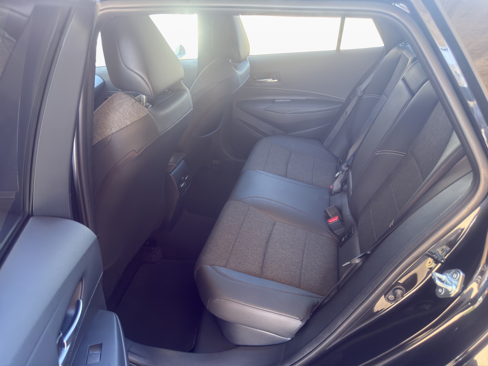 TOYOTA Corolla Touring Sports 2.0 HSD Premium e-CVT-image-18
