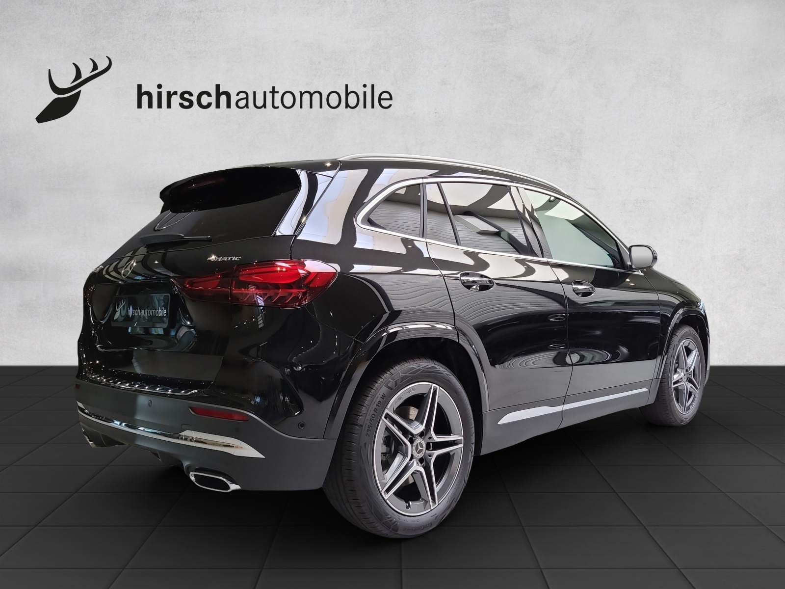 MERCEDES-BENZ GLA 220 4Matic 8G-DCT-showroom-element-3