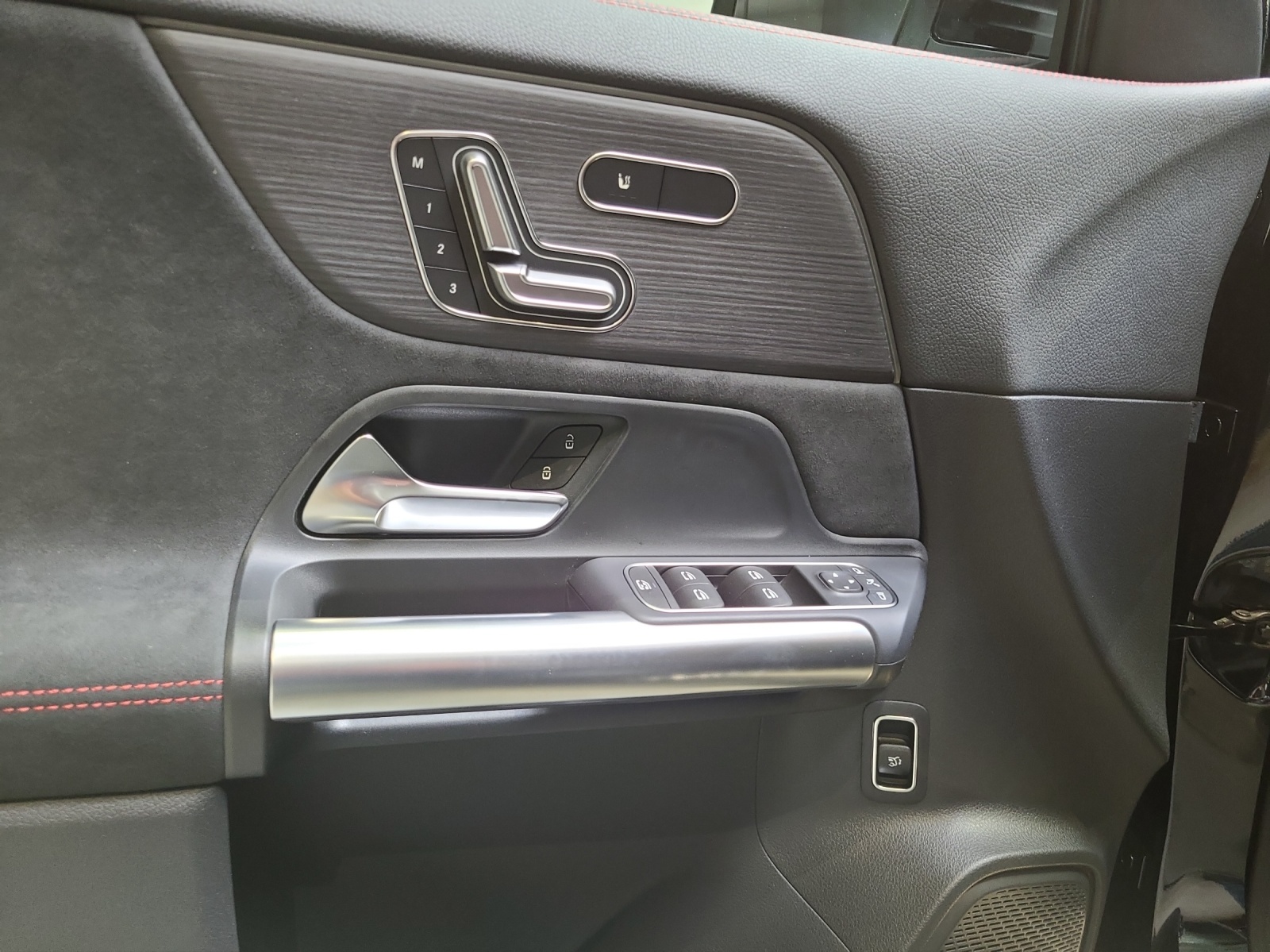 MERCEDES-BENZ GLA 220 4Matic 8G-DCT-image-8