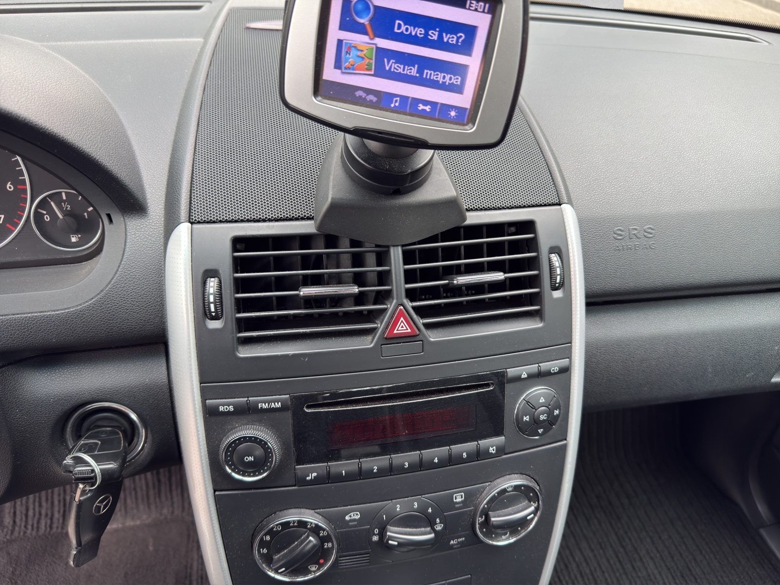 MERCEDES-BENZ A 200 T Avantgarde Edition A-image-13