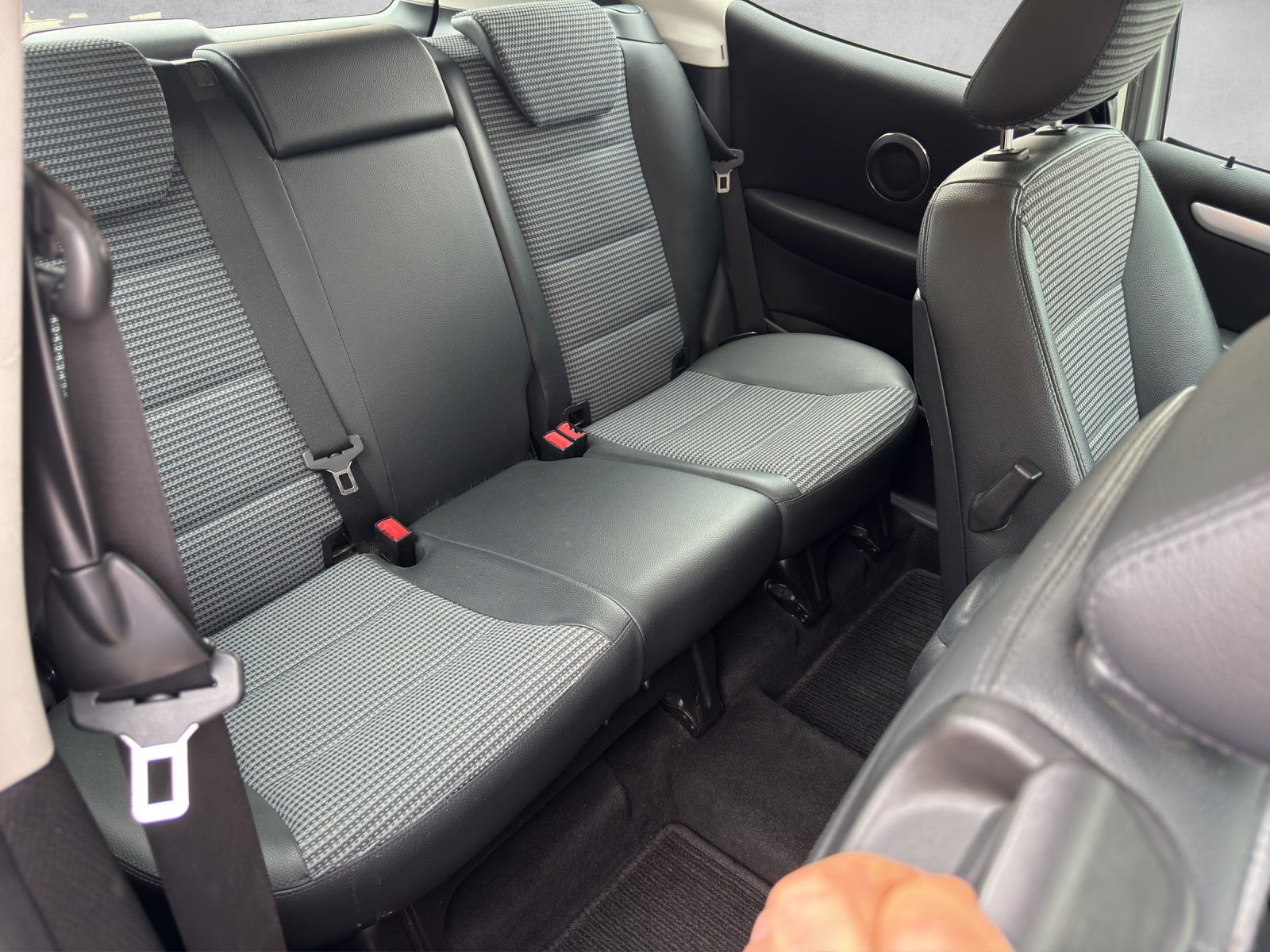 MERCEDES-BENZ A 200 T Avantgarde Edition A-image-16