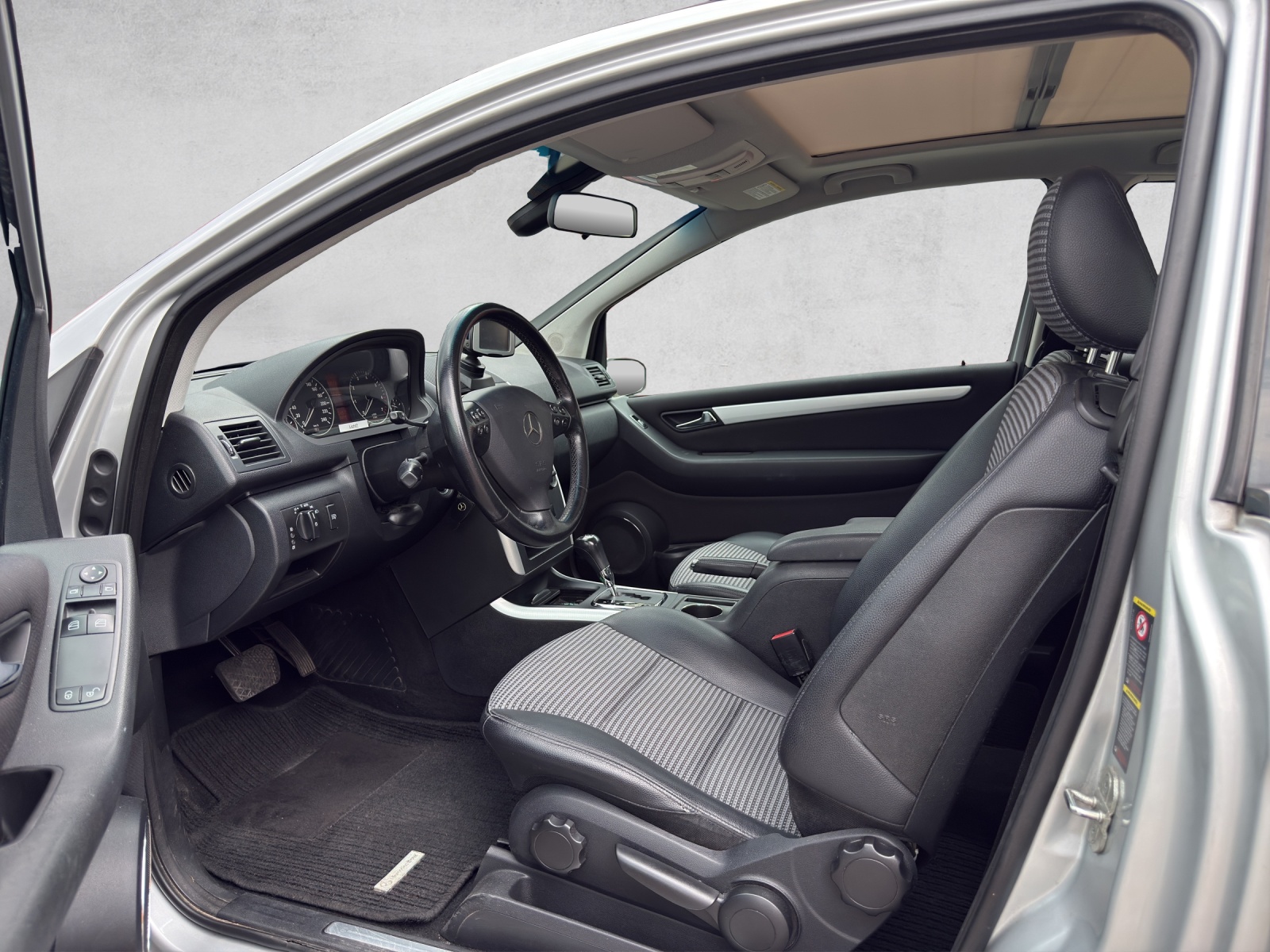 MERCEDES-BENZ A 200 T Avantgarde Edition A-image-9