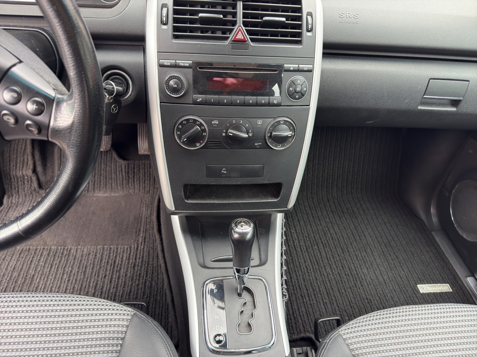 MERCEDES-BENZ A 200 T Avantgarde Edition A-image-11