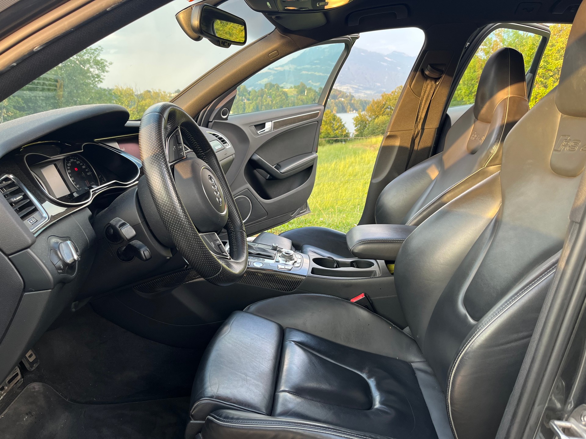 AUDI Avant 4.2 V8 FSI quattro S-Tronic-image-4