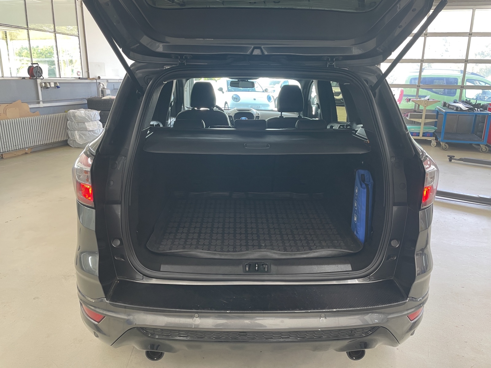 FORD Kuga 1.5 EcoB 176 ST-Line-image-9