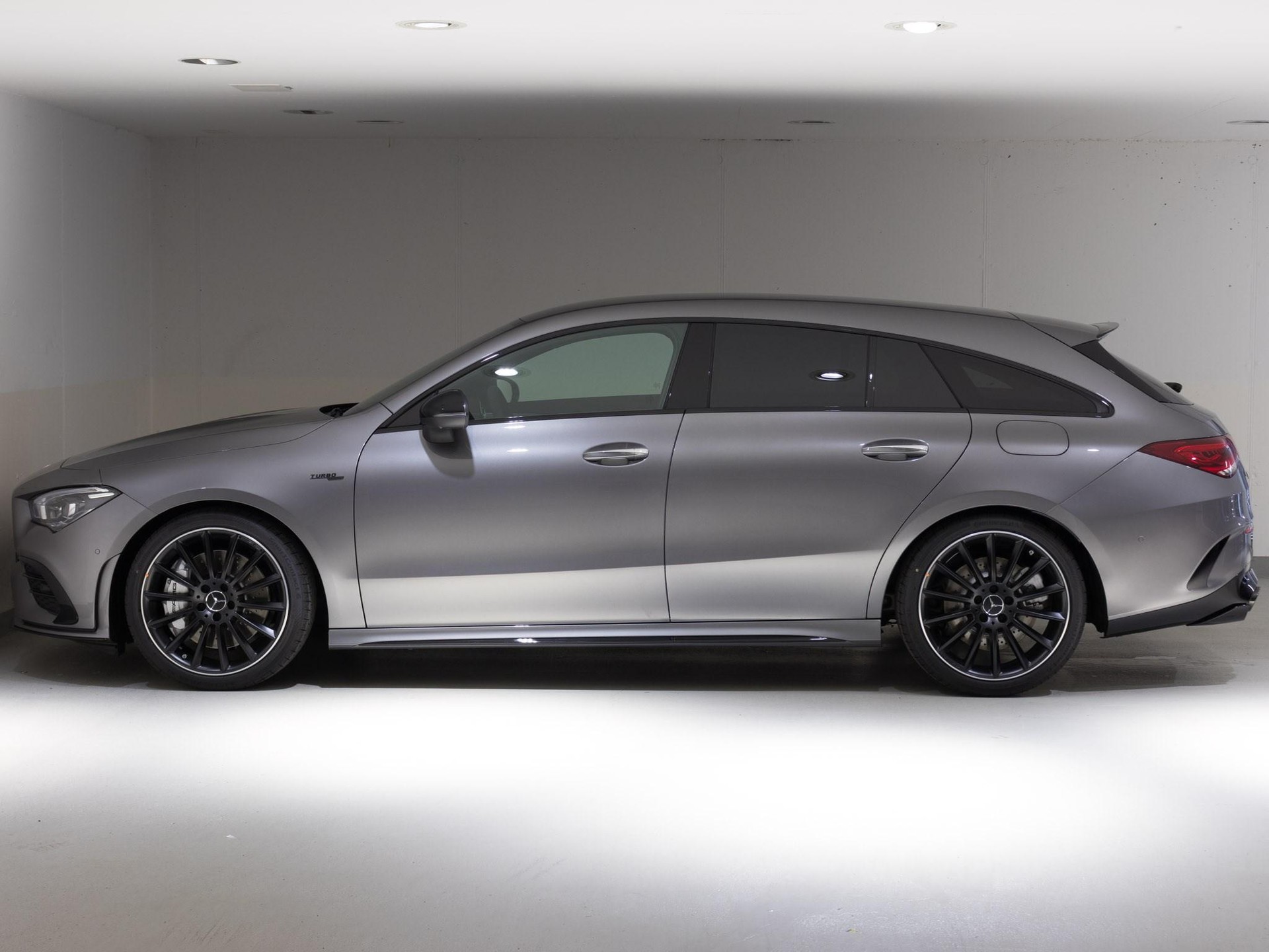 MERCEDES-BENZ CLA 35 AMG 4MATIC Shooting Brake-image-5