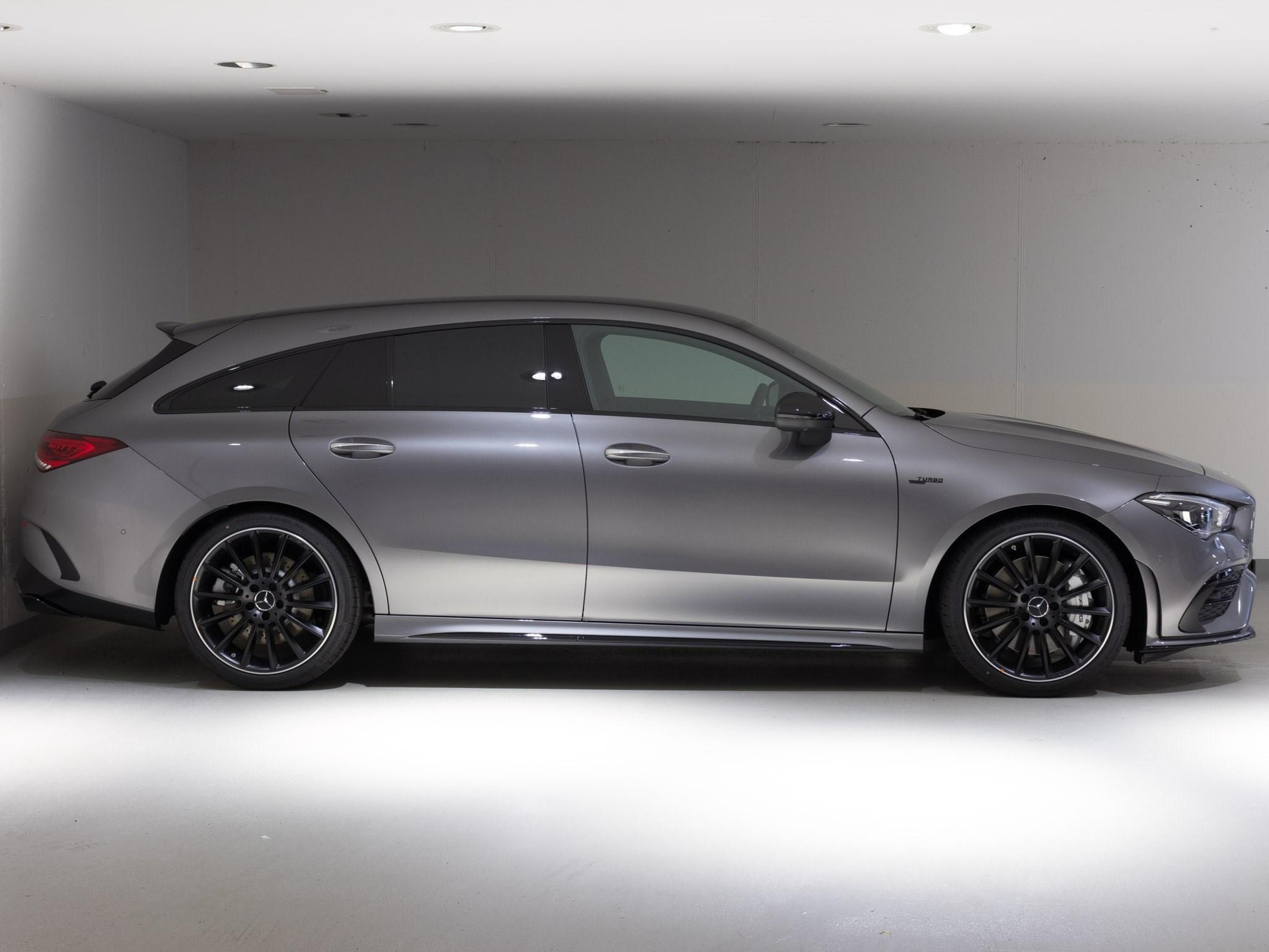MERCEDES-BENZ CLA 35 AMG 4MATIC Shooting Brake-image-1